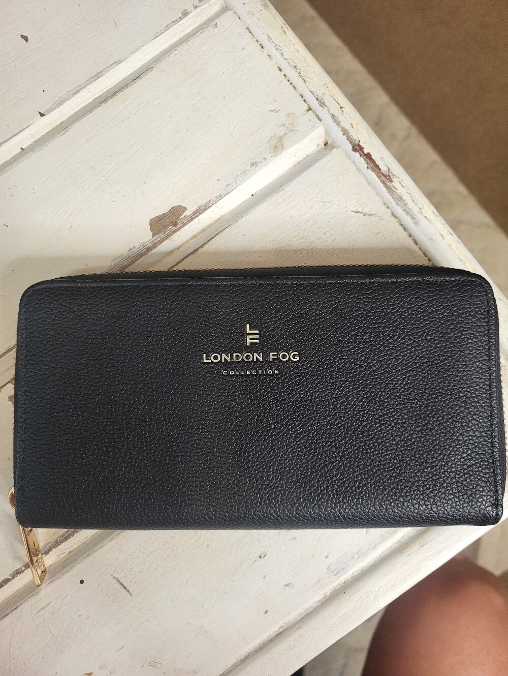 London Fog Collection Cambridge Black Zip-Around Pebbled Wallet.